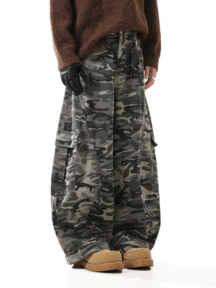 Retro Camouflage Wide-leg Jeans for Men
